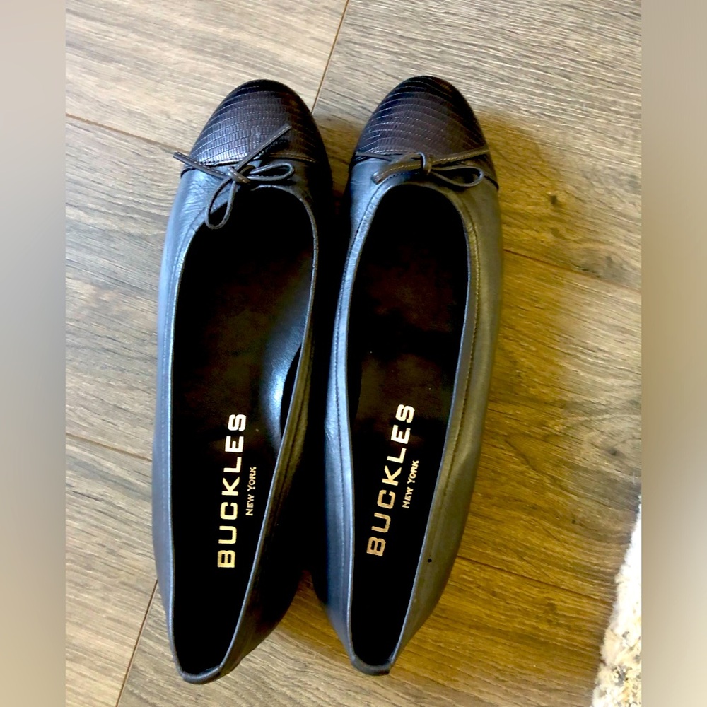 Like New BUCKLES flats